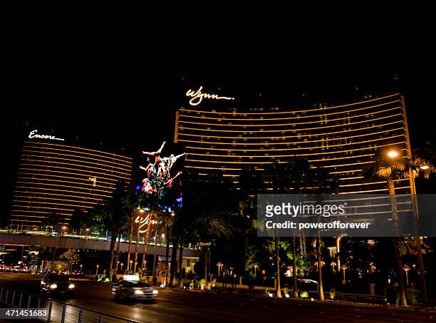 wynn/encore hotel and casino nighttime - wynn las vegas stock pictures, royalty-free photos & images