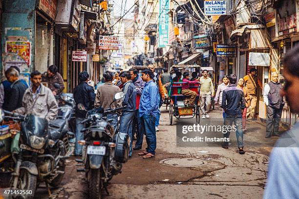 old delhi calle - delhi fotografías e imágenes de stock