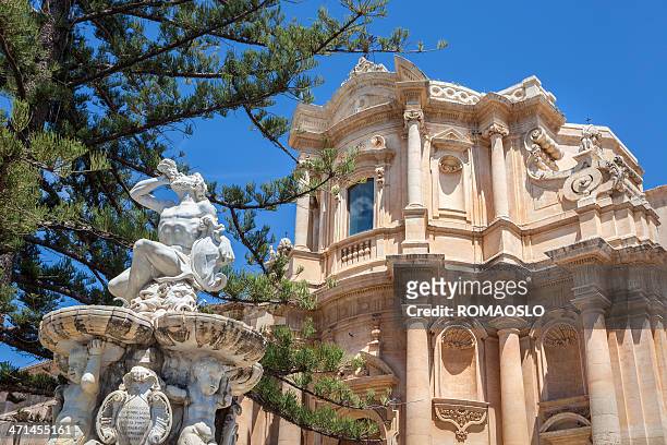 san domenico church and the hercules fountain, noto sicily italy - noto sicily stock pictures, royalty-free photos & images