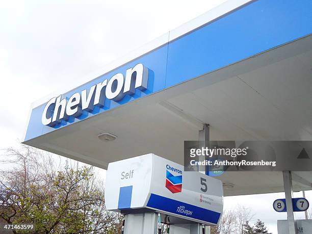 chevron gas station - chevron gasoline station bildbanksfoton och bilder