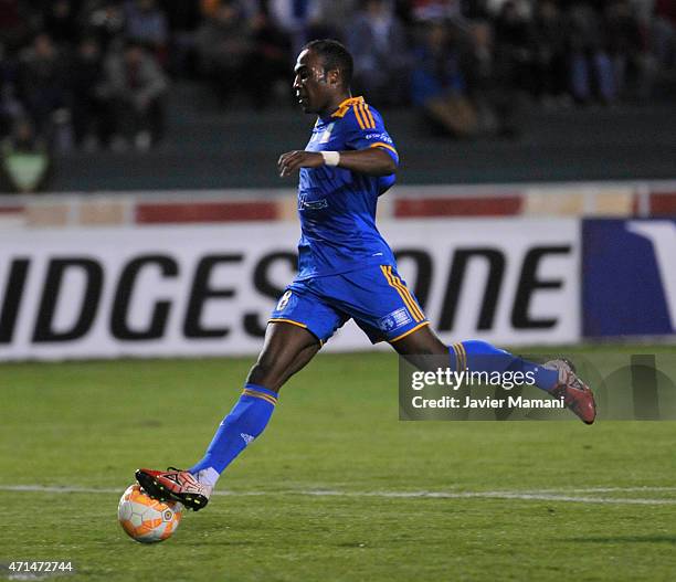 Joffre Guerron of Tigres drives the ball during a first leg match between Universitario Sucre and Tigres as part of round of 16 of Copa Bridgestone...