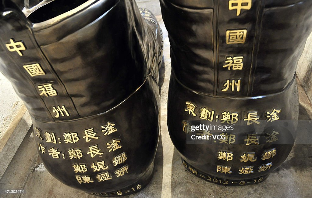 Giant Bronze Shoes Appear In Fuzhou