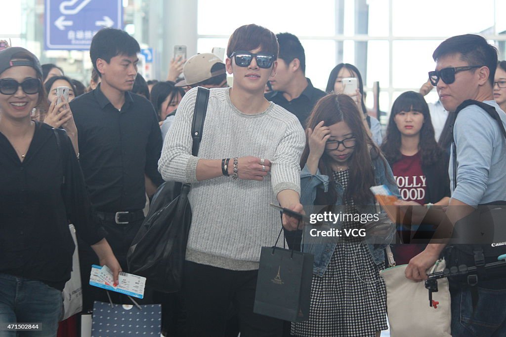 Chang-ouk Chi Arrives At Changsha Airport