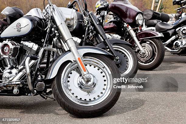 harley davidsons in a row - harley davidson stock pictures, royalty-free photos & images