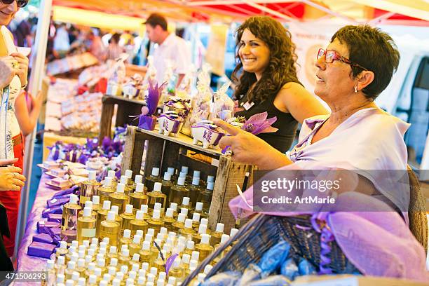 perfumes y jabón para la venta en provenve - aix en provence fotografías e imágenes de stock