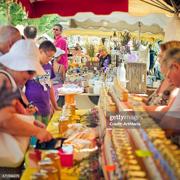 savon, de miel et de parfum pour la vente en provenve - marché provence photos et images de collection