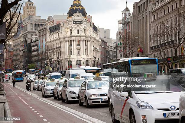 madrid: taxis and traffic on alcala street - nicolamargaret stock pictures, royalty-free photos & images