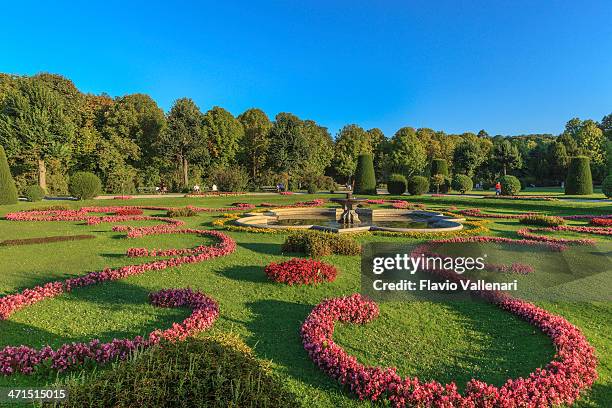 schönbrunn palace & gardens, vienna - wien schönbrunn stockfoto's en -beelden