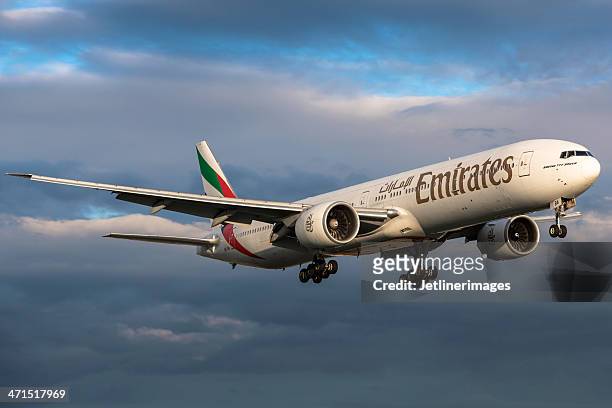 emirates airline boeing 777-300/er - emirates airline 個照片及圖片檔