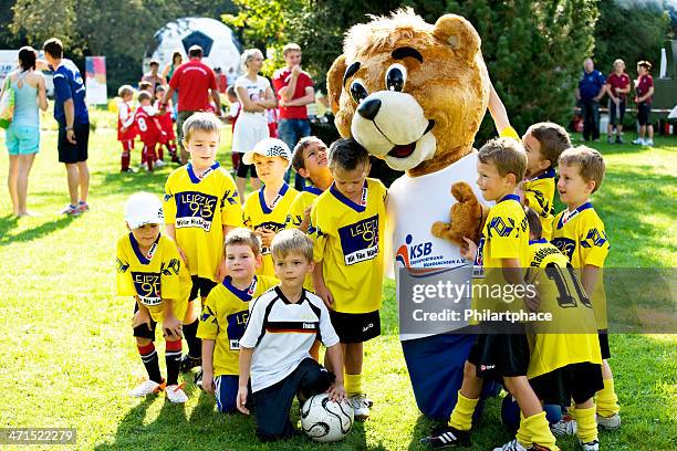 kids soccer team with mascot - mascot stock pictures, royalty-free photos & images