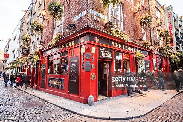 the temple bar in dublin - dublin - republic of ireland stock pictures, royalty-free photos & images
