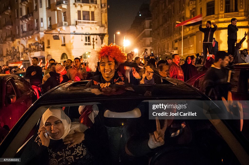 Celebrando a queda de Mubarak no Cairo