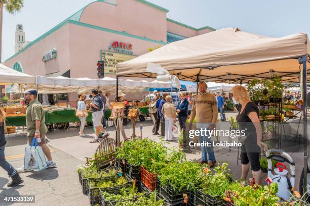 vendor at santa monica's farmer's market - santa monica stock pictures, royalty-free photos & images