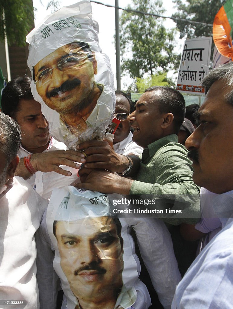 BJP Protest Outside Rwesidence Of Arvind Kejriwal To Demand Dismissal Of Law Minister Jitender Singh Tomar