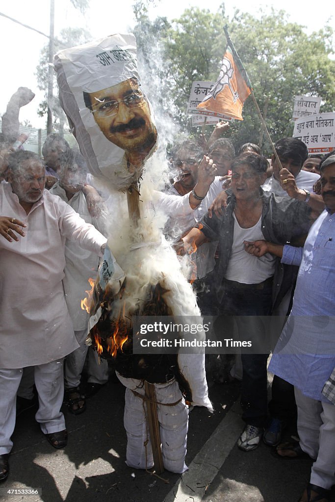 BJP Protest Outside Rwesidence Of Arvind Kejriwal To Demand Dismissal Of Law Minister Jitender Singh Tomar