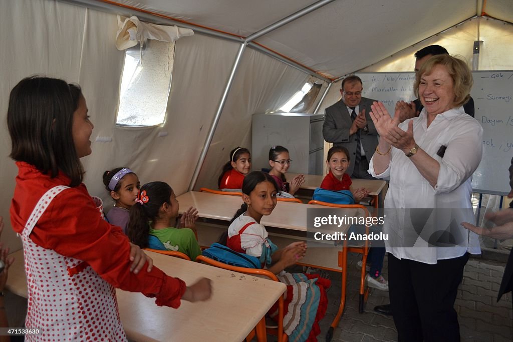 German State Minister Bohmer visits Syrians in Hatay