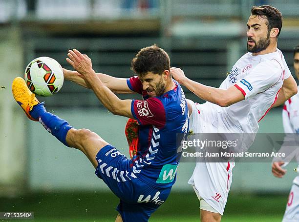 Vicente Iborra of Sevilla FC duels for the ball with Didac Vila of SD Eibar during the La Liga match between SD Eibar and Sevilla FC at Ipurua...