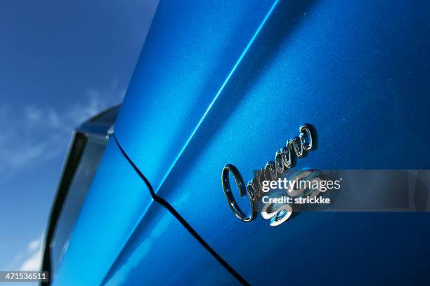 1967 chevrolet camaro ss chrome emblem on fender dynamic composition - chevrolet camaro stockfoto's en -beelden