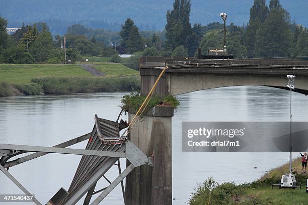 collapsed i-5 bridge skagit county - collapsing stock pictures, royalty-free photos & images