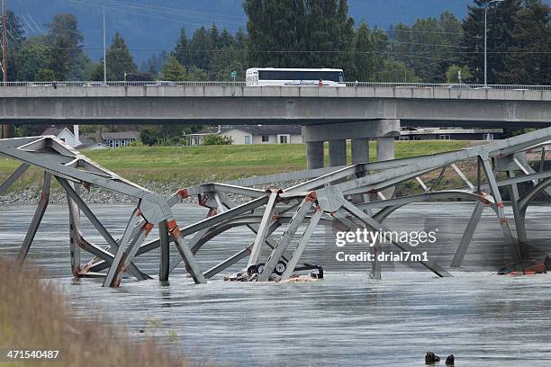 collapsed i-5 bridge skagit county - collapsing bridge stock pictures, royalty-free photos & images