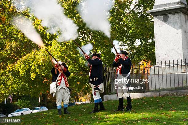 colonial reenactors commemorate the battle at lexington green - lexington massachusetts stock pictures, royalty-free photos & images
