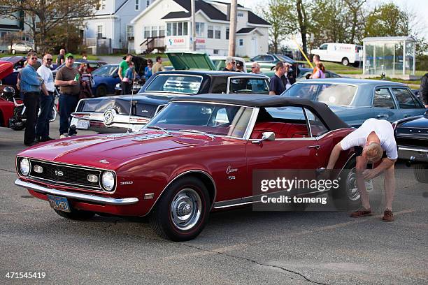 classic chevrolet camaro ss 350 - chevrolet-camaro-super-sport stockfoto's en -beelden