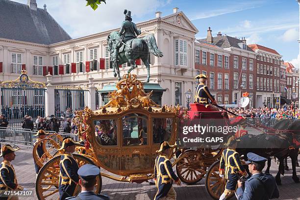 golden carriage arriving at noordeinde palace in the hague - golden carriage stock pictures, royalty-free photos & images