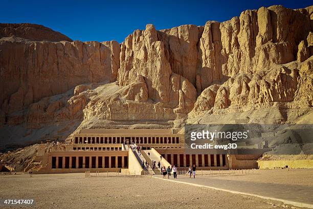 grand temple de hatshepsout, louxor, égypte - cléopâtre photos photos et images de collection