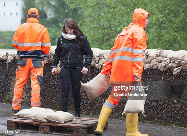 floodwater ajudante - sandbag - fotografias e filmes do acervo