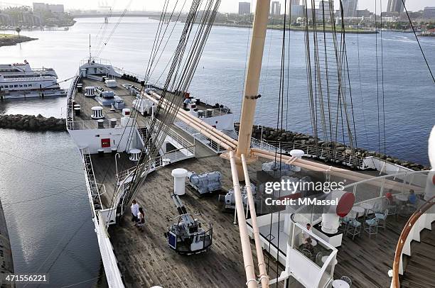 queen mary ocean liner - schiffsmast stock-fotos und bilder