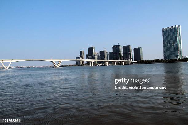 bridge over the pearl river, guangzhou - zhujiang delta stock pictures, royalty-free photos & images