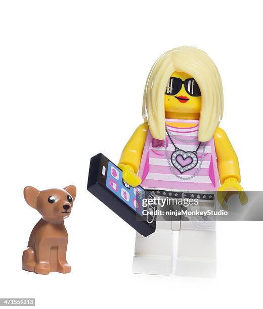 lego girl trendsetter with dog - beeldje stockfoto's en -beelden