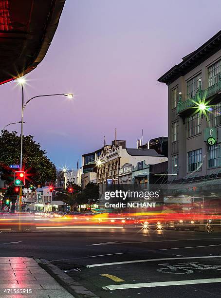 auckland's karangahape road at dusk - k way stock pictures, royalty-free photos & images