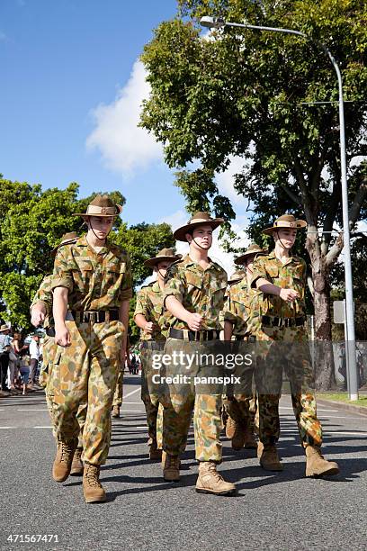 défiler army cadets - australian army photos et images de collection