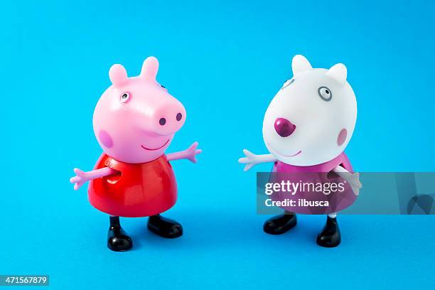 peppa pig animated television series characters: peppapig and suzy sheep - peppa pig stock pictures, royalty-free photos & images