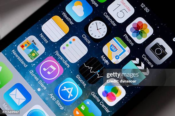 apple iphone ios7-bildschirm symbole - winkeldisplay stock-fotos und bilder