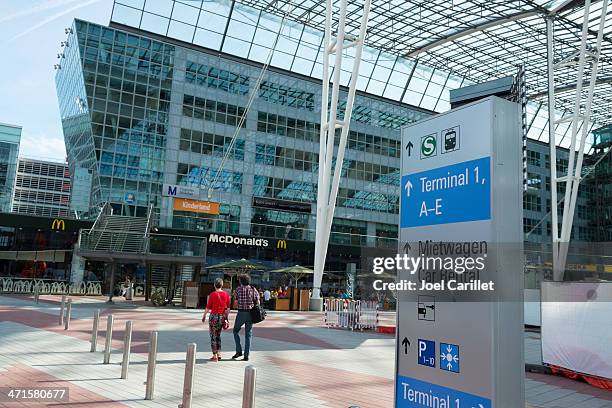 flughafen münchen ii - munich airport stock-fotos und bilder