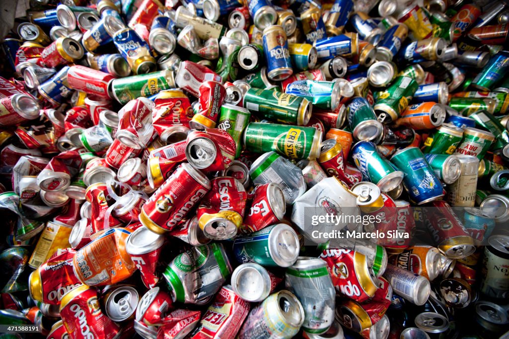 Multiple Cans Bulk Of Cans High-Res Stock Photo - Getty Images
