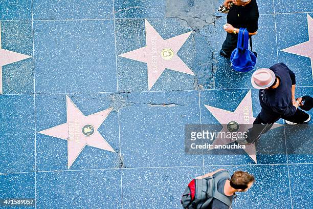 persone visitare hollywood walk of fame - walk of fame foto e immagini stock