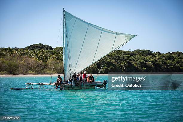 tourist group on dugout canoe, isle of pines, new caledonia - dugout canoe stockfoto's en -beelden