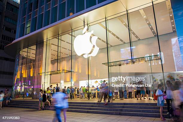 tienda apple on nanjing road - apple store fotografías e imágenes de stock