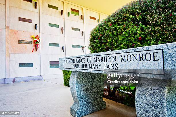 marilyn monroe grave, los angeles - westwood cidade de los angeles imagens e fotografias de stock