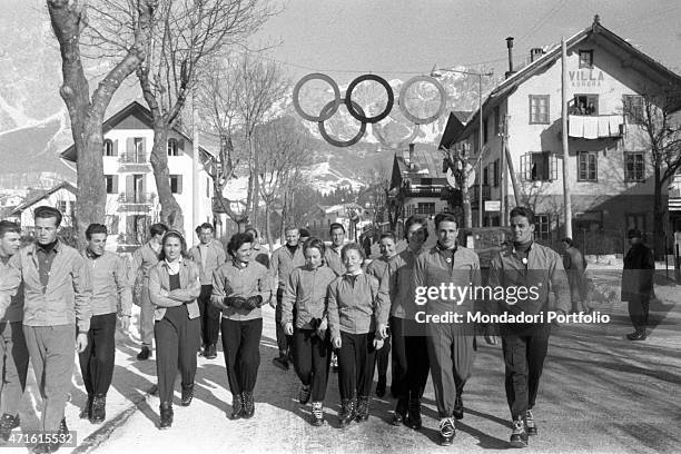 Group of athletes competing in the VII Olympic Winter Games walking in the streets of Cortina d'Ampezzo. Cortina d'Ampezzo, 1956 "