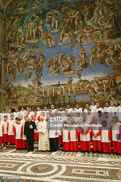 "The pope Benedict XVI posing with the boys choir Regensburger Domspatzen, his brother, priest and composer Georg Ratzinger and the choir conductor...