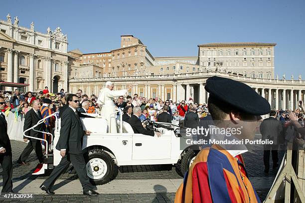 The pope Benedict XVI greeting the believers gathered on Saint Petre's Square for the Wednesday general audience. Vatican City. 2005