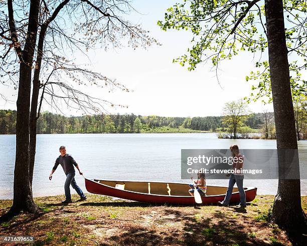 family and canoe - family red canoe stock pictures, royalty-free photos & images