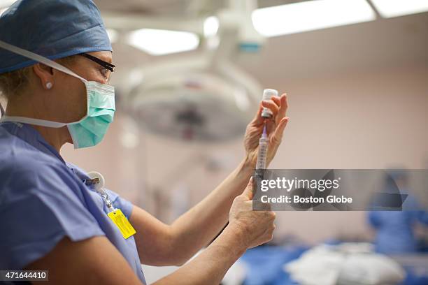 Or Circulator Circulating Nurse Photos and Premium High Res Pictures - Getty Images