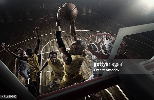jogo de basquetebol de antologia momento - atirar ao cesto imagens e fotografias de stock