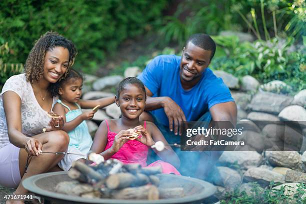 afroamerikanische familie - smore stock-fotos und bilder