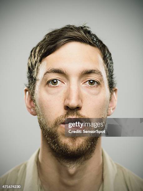 retrato de um americano homem real - blank expression imagens e fotografias de stock